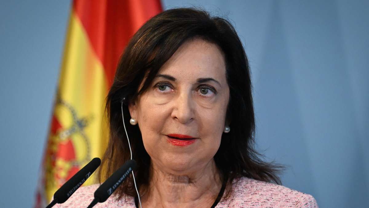 Crisis de Ceuta: El ministro español admite errores en la evacuación y seguridad fronteriza