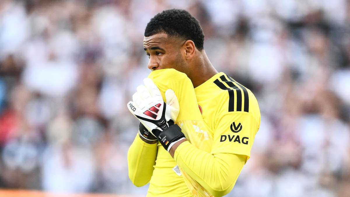 Eintracht fans après Augsburg débâcle puissant en colère