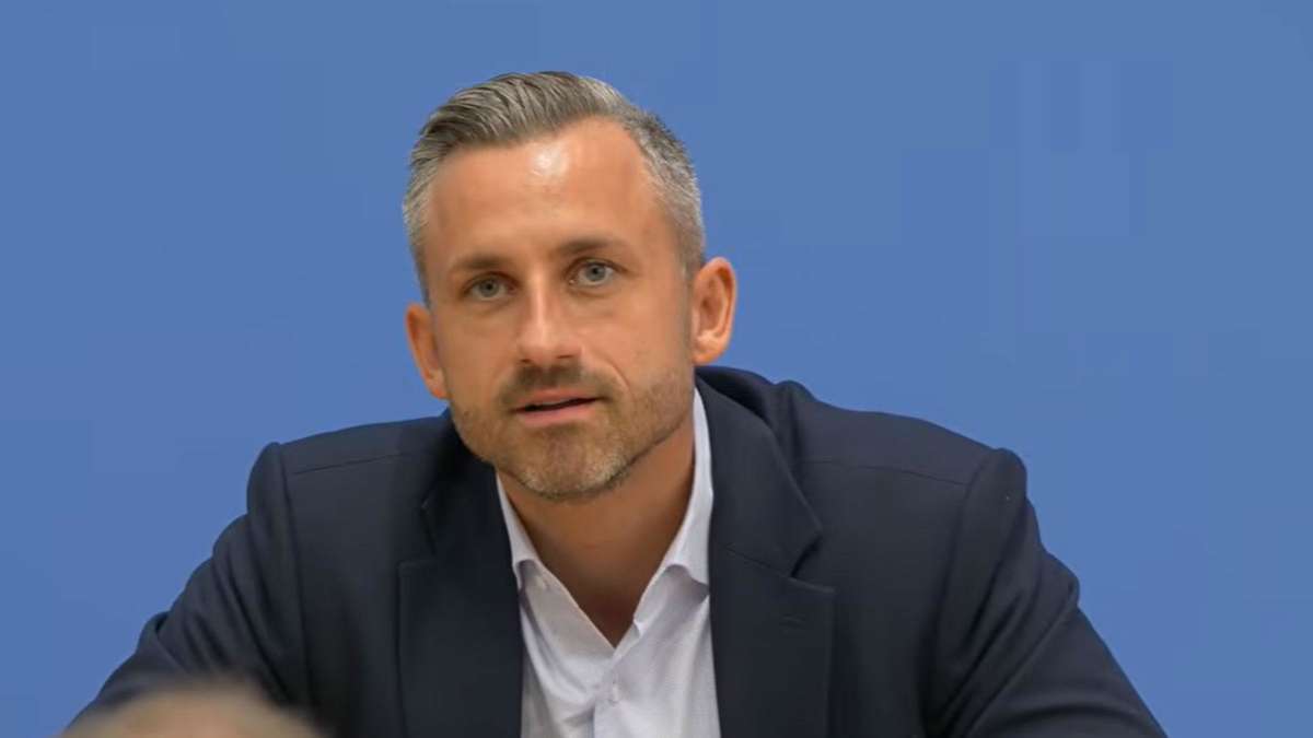 Scandal at the Federal Press Conference: Siegmund goes at journalists – because of Nazi comparison