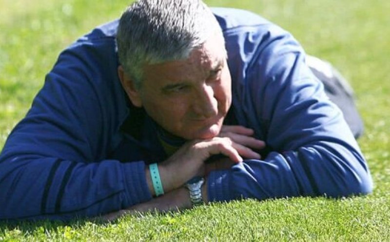 The 80-year-old former national goalkeeper suffered fractures and head trauma after slipping on stairs at home