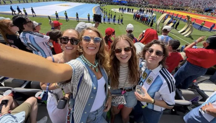 بليك ليفلي تظهر في كأس العالم بعد إهانة حفل زفاف تايلور سويفت