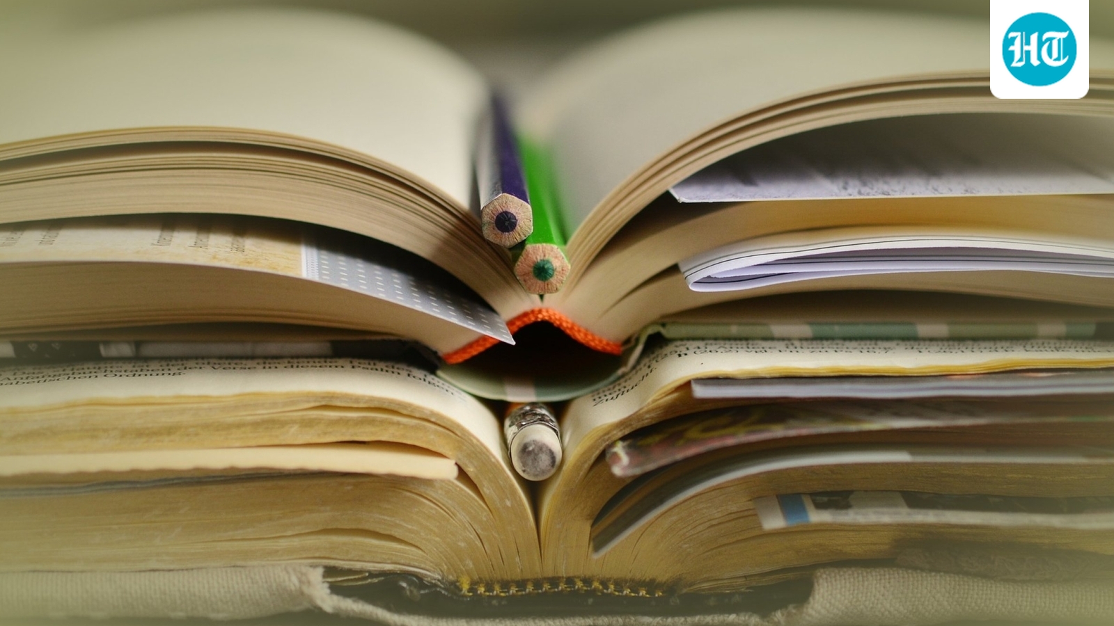 تقول الوزارة إن المتقدمين البيض والآسيويين المرفوضين حصلوا على متوسط درجات LSAT أعلى من الطلاب السود المقبولين في 2024 و2025