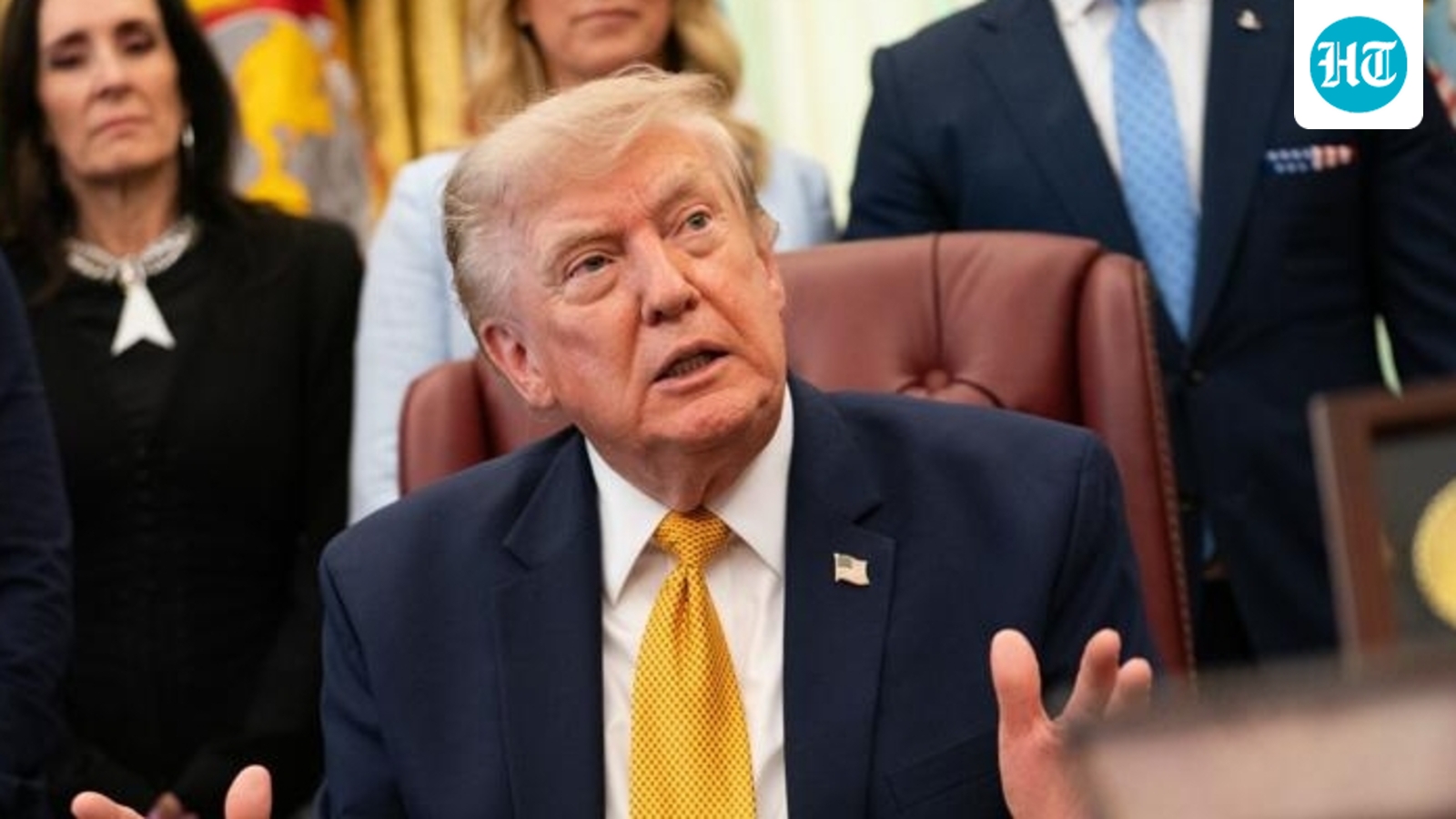 قالت السلطات إن الرجل البالغ من العمر 38 عامًا احتُجز لحيازته سلاحًا ناريًا مخفيًا وذخيرة محظورة؛ ولا توجد مؤشرات على مخطط هجوم