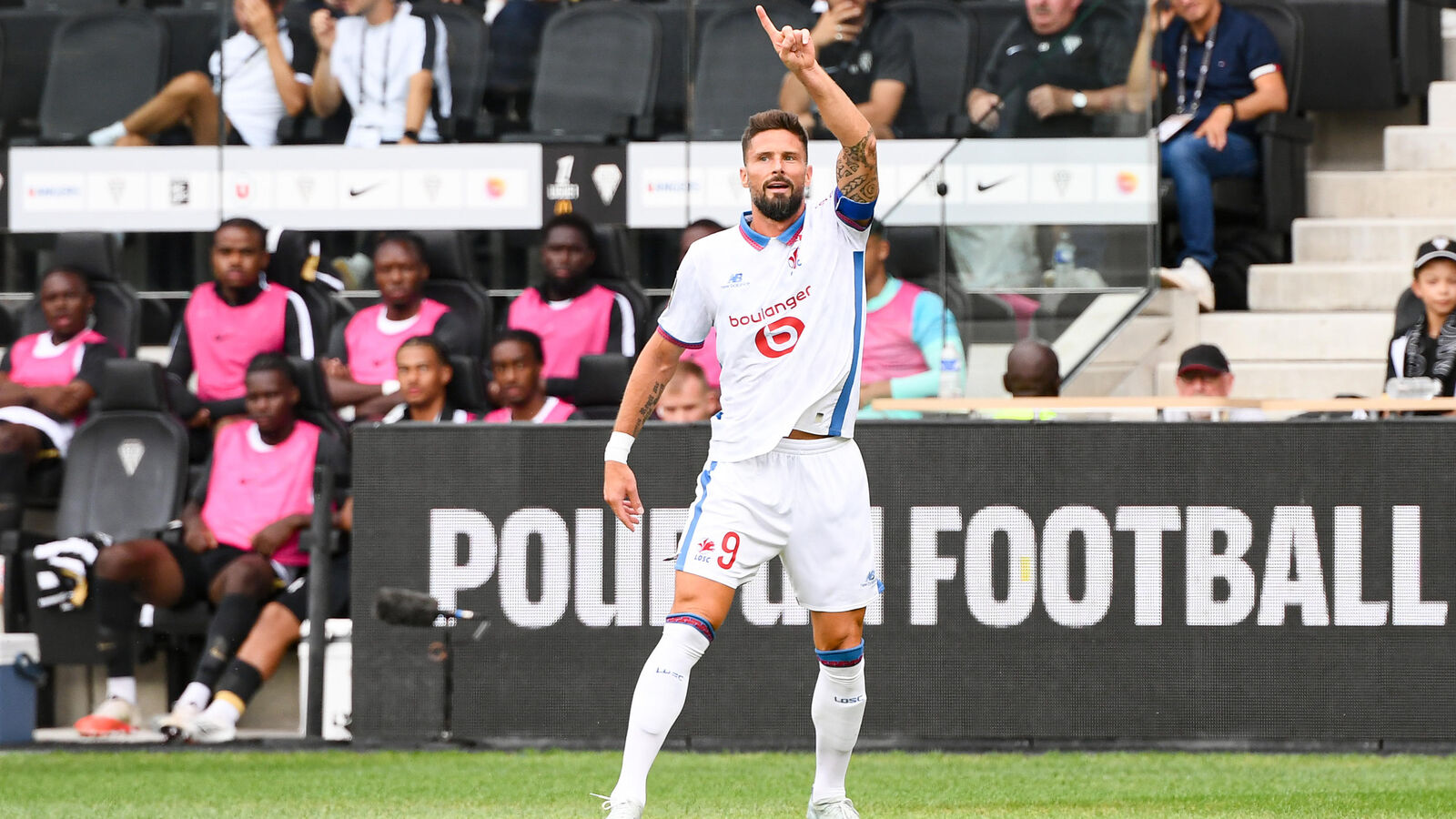Angers-Lille 0-2 : the eternal Olivier Giroud offers a convincing first success for Dogues