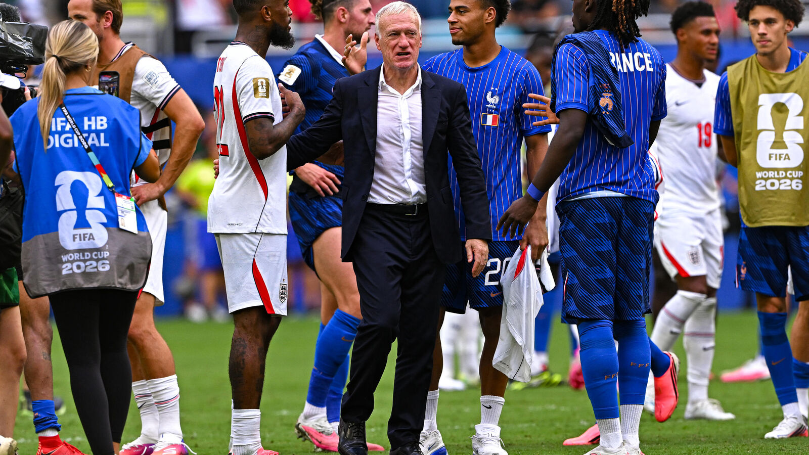 El seleccionador de la selección francesa habla con emoción de su salida, alabando la camiseta y la energía invertida