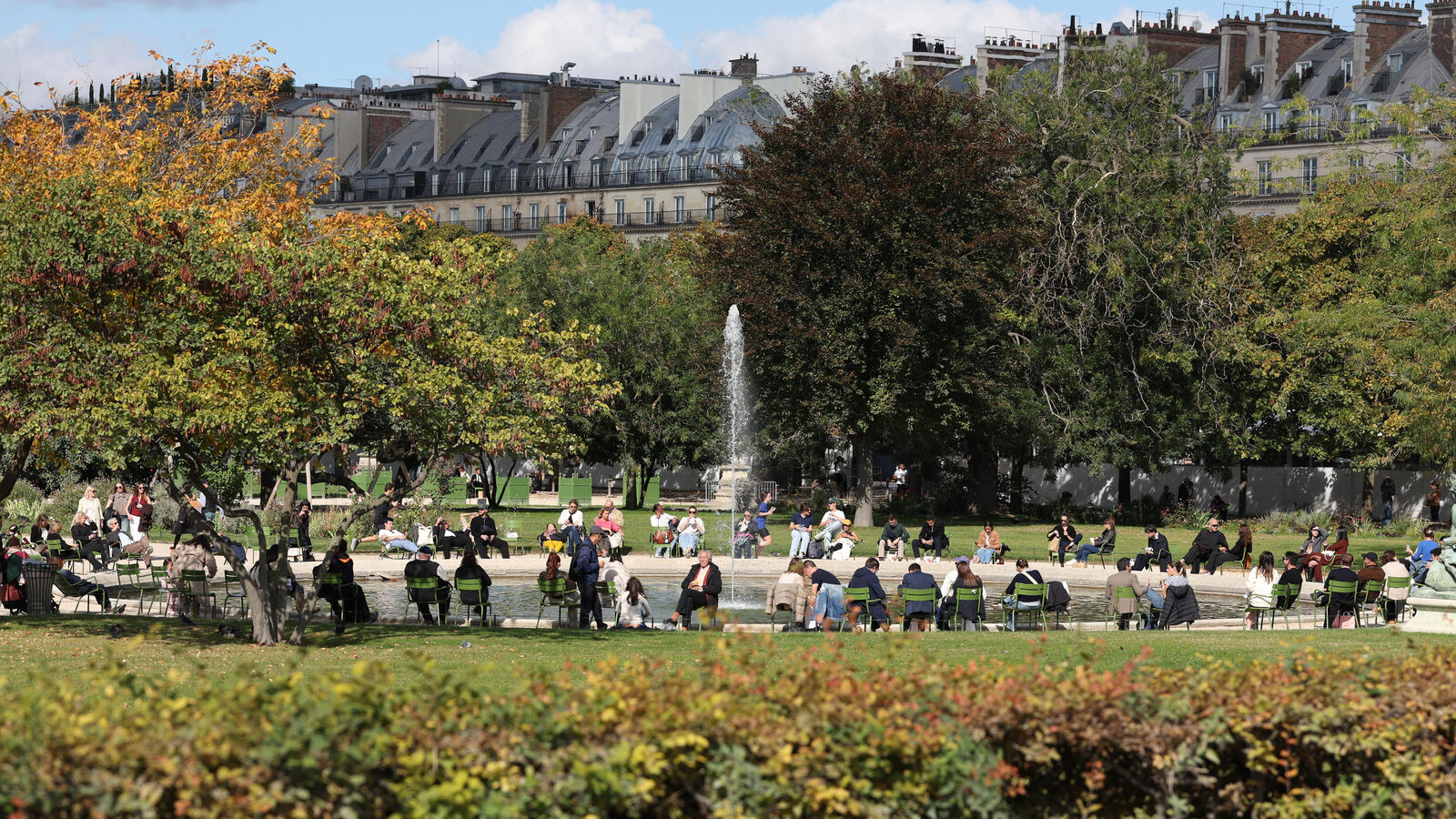 Paris: Canadian tourist dies after falling in the Tuileries Garden