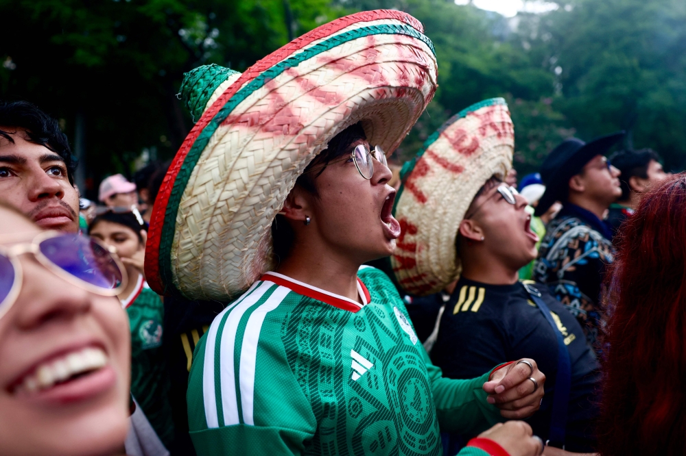 Mexico v England World Cup last-16 match delayed one hour