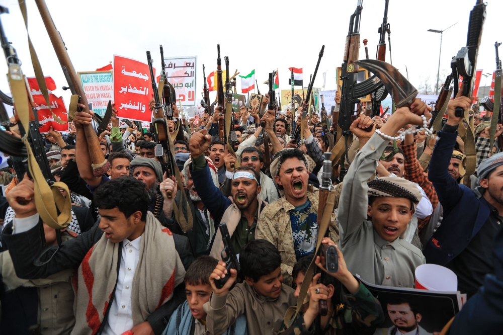 Les Houthis revendiquent des attaques contre des pétroliers saoudiens en mer Rouge, alors que les États-Unis et l'Arabie saoudite signent un accord nucléaire civil