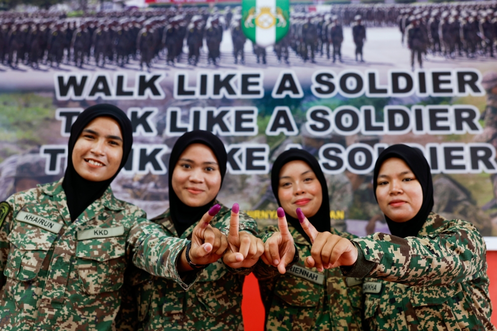 Early voting gets under way at Pusasda, Negeri Sembilan police headquarters