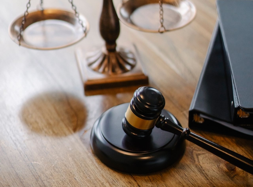 أمرت المحكمة عضو مجلس الشيوخ السابق بدفع مبلغ 000 275 فاتح دين على نزاعين