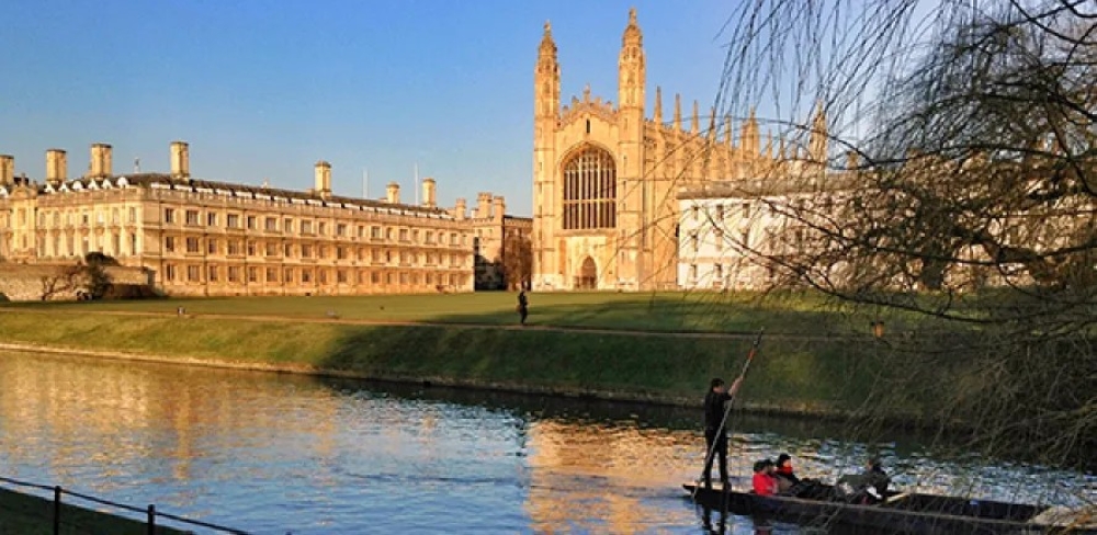 Star savant démissionne de Cambridge au milieu du plagiat
