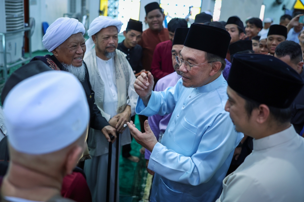 Anwar dice que los fondos de circunscripción pertenecen a personas, no el derecho exclusivo de los diputados electos
