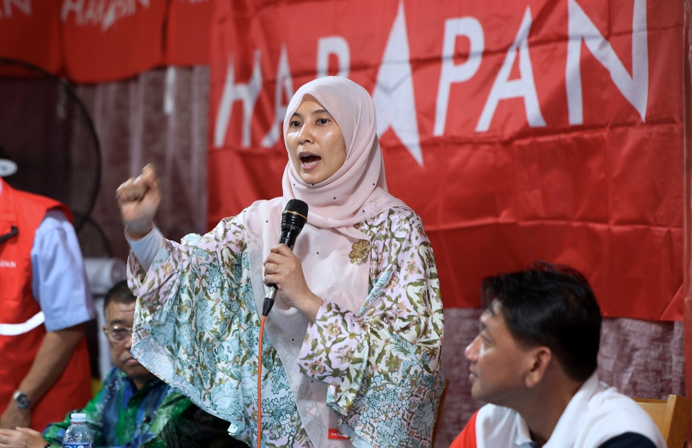 Nurul Izzah sigue siendo miembro del partido, Anwar tiene el respaldo completo de los partidos govt, dice Fahmi