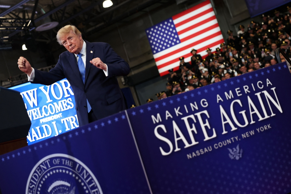 Mundo : Trump dice que declarará el estrecho de Hormuz territorio estadounidense