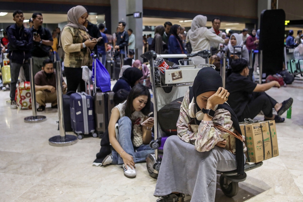 Malaysians advised to check flight status as Anak Krakatau ash disrupts Jakarta flights
