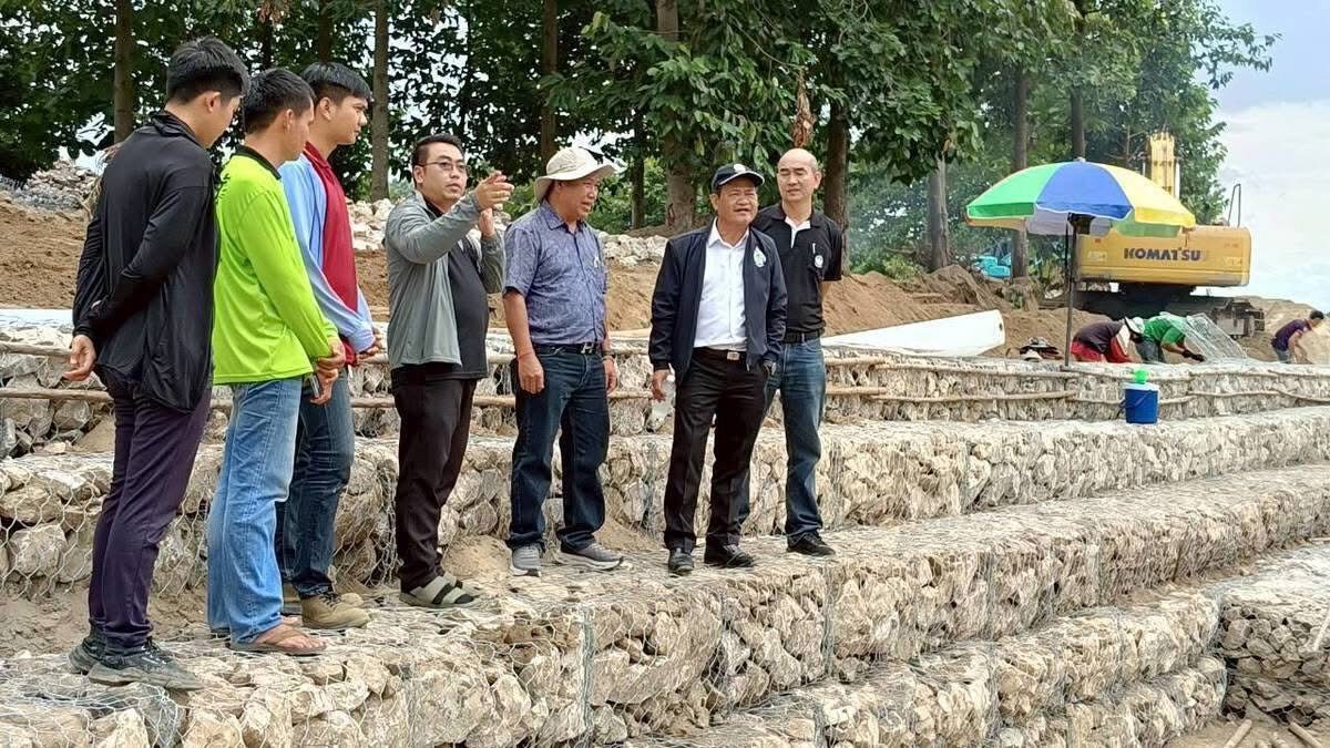 Le Département de l'irrigation suit l'avancement de 2 projets de développement des ressources en eau dans la province de Kamphaeng Phet, accélérant les travaux de construction pour améliorer l'efficacité de la gestion de l'eau.