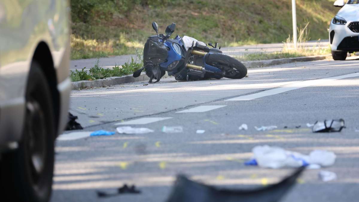 20-year-old motorcyclist dies on B20 in Upper Bavaria: photos from the accident site