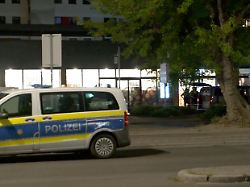 Berlin police in large-scale operation: man takes woman hostage in supermarket