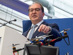 Informe: Dobrindt duplica las unidades antidronas de la policía federal
