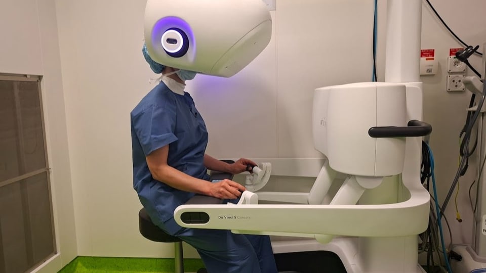 Robotic heart surgery in Basel – When the surgeon is sitting at the console