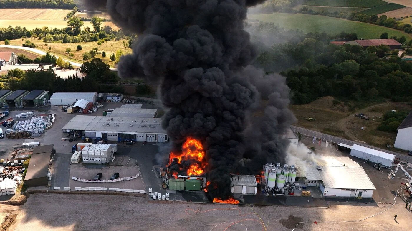 All-clear: Fuego grande en Sprendlings extinguidos - evacuación levantada