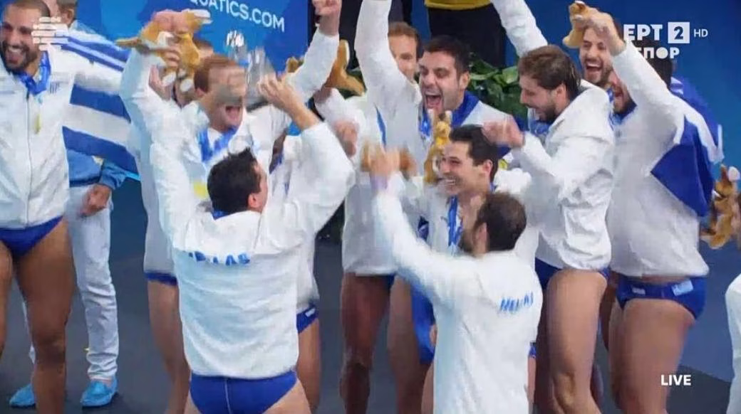 L'équipe nationale a remporté sa 19e médaille au total, ajoutant enfin le premier prix après 18 précédentes médailles d'argent et de bronze
