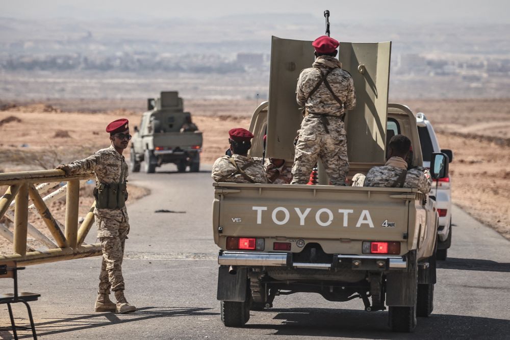 La coalición liderada por Arabia Saudita reportó los heridos, mientras Arabia Saudita advirtió de una amenaza más amplia de los hutíes