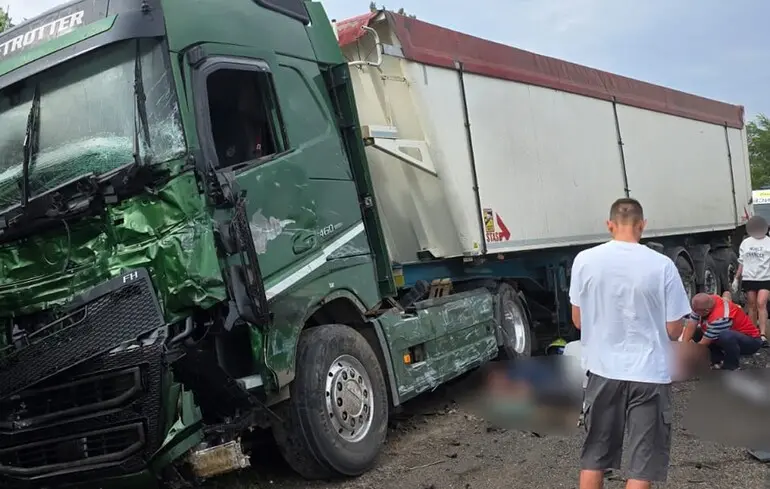 The collision on the Odesa-Melitopol-Novozovsk highway also injured six people